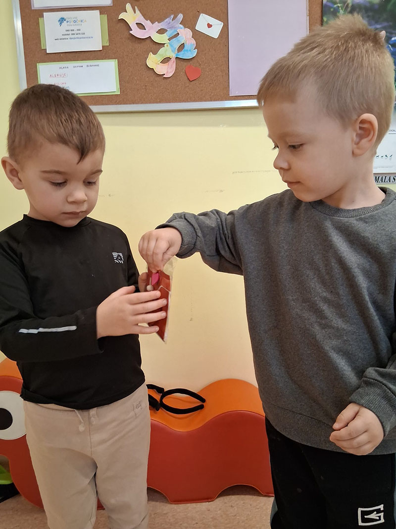 Mjesec pun ljubavi