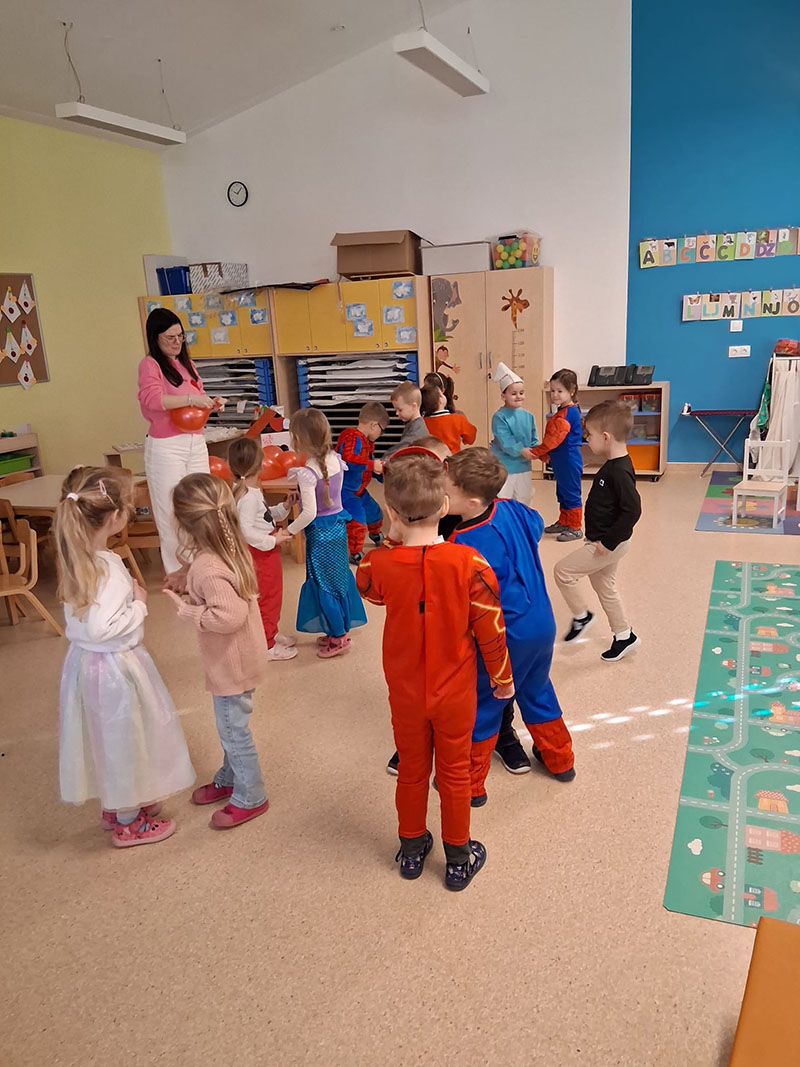 Mjesec pun ljubavi