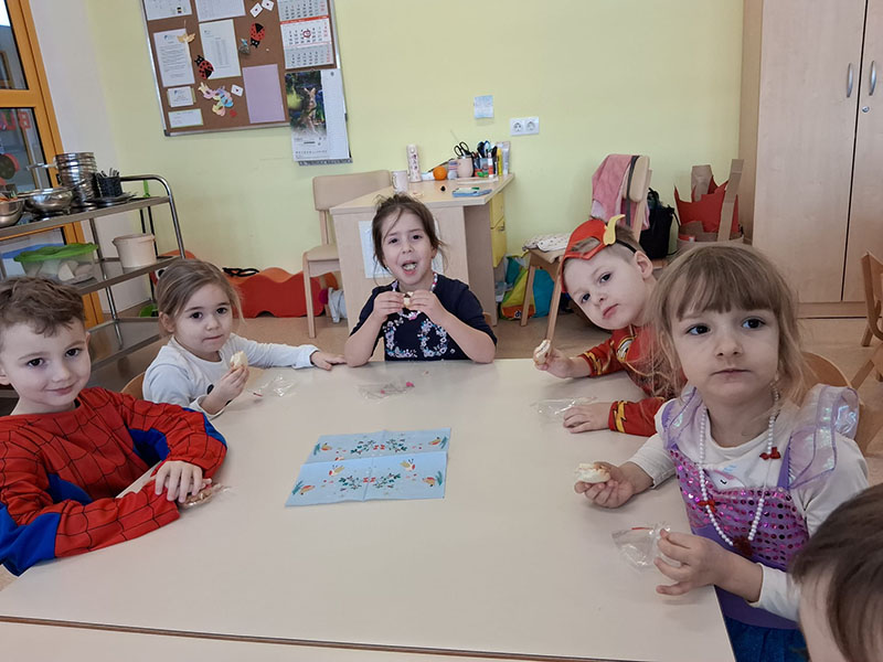 Mjesec pun ljubavi